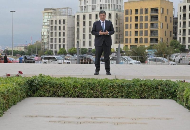 الشيخ بهاء الحريري يقرأ الفاتحة على ضريح الرئيس الشهيد رفيق الحريري