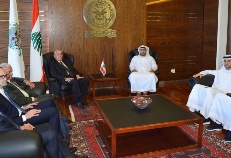وزير الدفاع الوطني اللواء ميشال منسى يستقبل رئيس مجلس أبوظبي للاستثمار محمد الظاهري على رأس وفد إماراتي