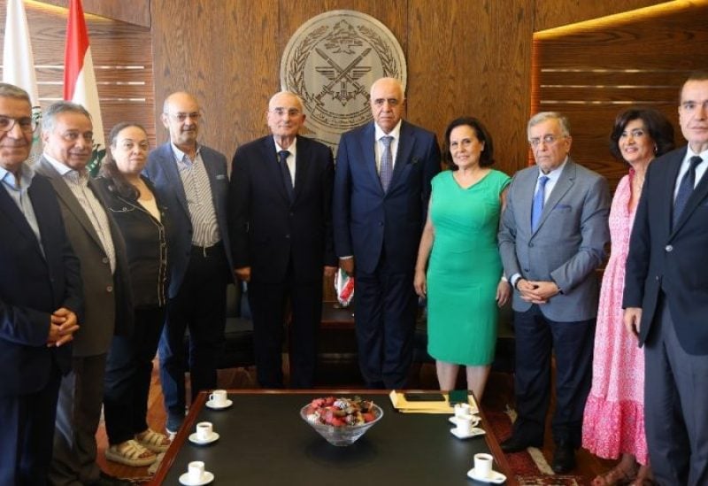 وزير الدفاع الوطني اللواء ميشال منسى يستقبل وفداً من مجلس نقابة محرري الصحافة اللبنانية برئاسة النقيب جوزف القصيفي