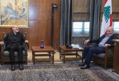 أمين المجلس الأعلى للأمن القومي الإيراني علي لاريجاني يلتقي رئيس مجلس النواب نبيه بري في بيروت، لبنان، 13 أغسطس 2025. رويترز