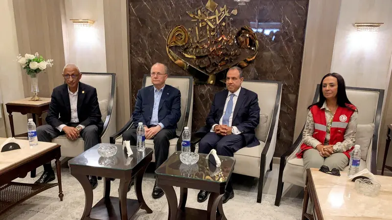وزير الخارجية المصري بدر عبد العاطي ورئيس الوزراء الفلسطيني محمد مصطفى في مطار العريش - 18 أغسطس 2025