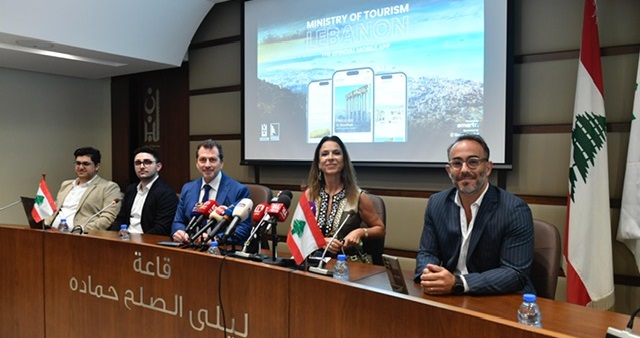 وزيرا السياحة لورا لحود والتكنولوجيا والذكاء الاصطناعي كمال شحادة خلال اعلانهما عن "التطبيق السياحي الذكي" المجاني