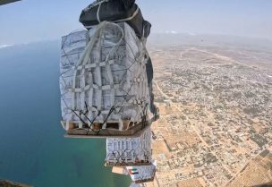 الإنزال الجوي الـ67 للمساعدات على قطاع غزة