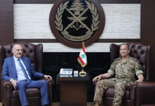 عضو "اللقاء الديمقراطي" النائب بلال عبدالله قائد الجيش العماد رودولف هيكل