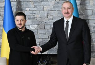 الرئيسين الأوكراني فولودمير زيلينسكي ونظيره الأذربيجاني إلهام علييف