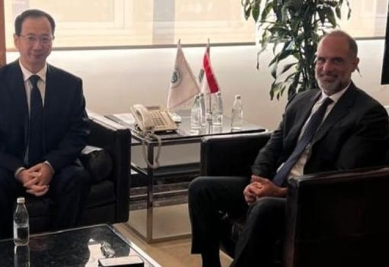 وزير الأشغال العامة والنقل فايز رسامني في مكتبه في الوزارة، سفير جمهورية الصين الشعبية الجديد في لبنان شن شواندونغ،