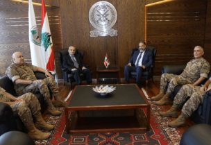وزير الدفاع الوطني اللواء ميشال منسى يستقبل رئيس مصلحة التعليم الخاص عماد الأشقر ورئيس أركان الجيش اللواء الركن حسان عوده