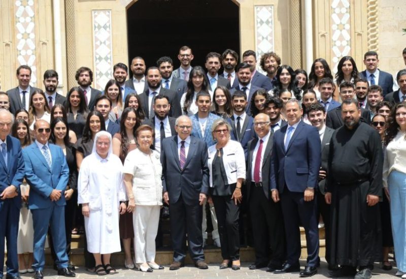 رئيس مجلس الوزراء الدكتور نواف سلام مع وفد من المؤسسة المارونية للانتشار برئاسة السيدة روز شويري إلى جانب ثمانين شاباً وشابة من أبناء الجالية اللبنانية في الاغتراب