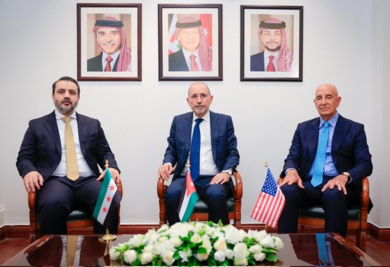 وزير الخارجية السوري أسعد الشيباني، ونظيره الأردني أيمن الصفدي، و المبعوث الأميركي توماس باراك