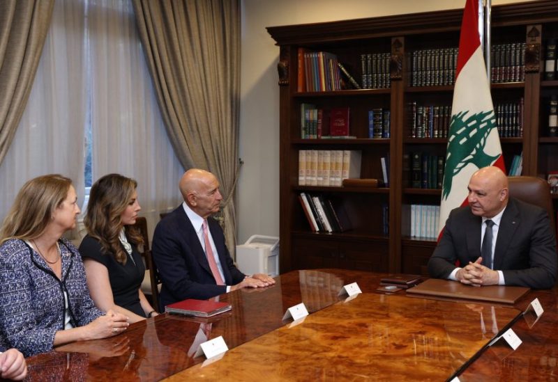 رئيس الجمهورية العماد جوزاف عون، خلال استقباله في قصر بعبدا السفير الأميركي توم باراك ونائب المبعوث الأميركي للشرق الأوسط مورغان أورتاغوس