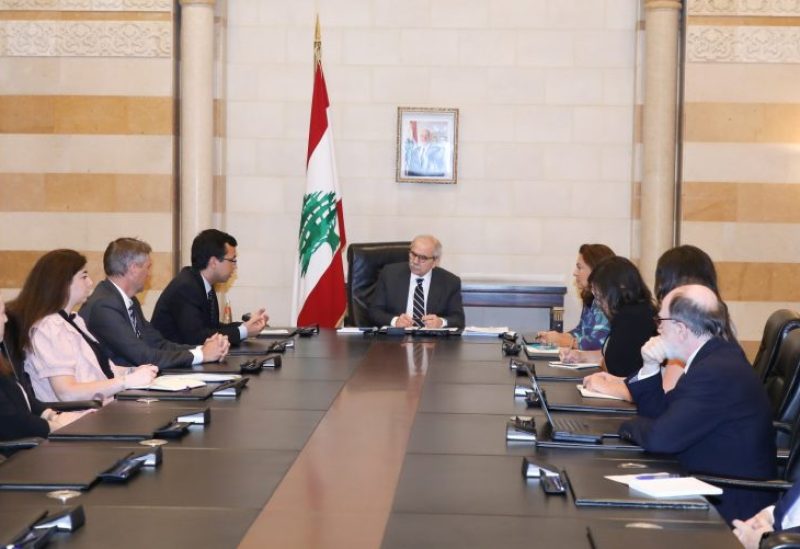 رئيس مجلس الوزراء الدكتور نواف سلام يلتقي الممثل المقيم لصندوق النقد الدولي في لبنان السيد فريدريكو ليما على رأس وفد من الصندوق