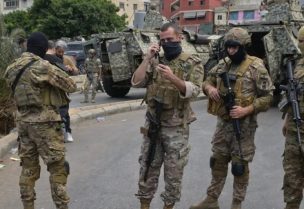 عناصر من الجيش على مدخل مخيم برج البراجنة