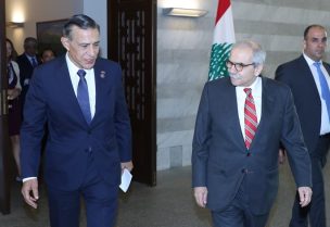 رئيس الحكومة نواف سلام في السراي صباح اليوم مع عضو الكونغرس الأميركي داريل عيسى