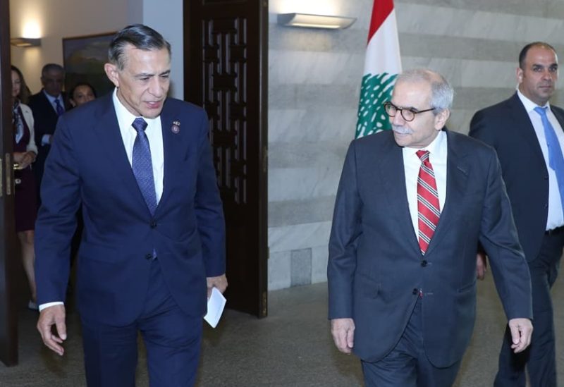 رئيس الحكومة نواف سلام في السراي صباح اليوم مع عضو الكونغرس الأميركي داريل عيسى