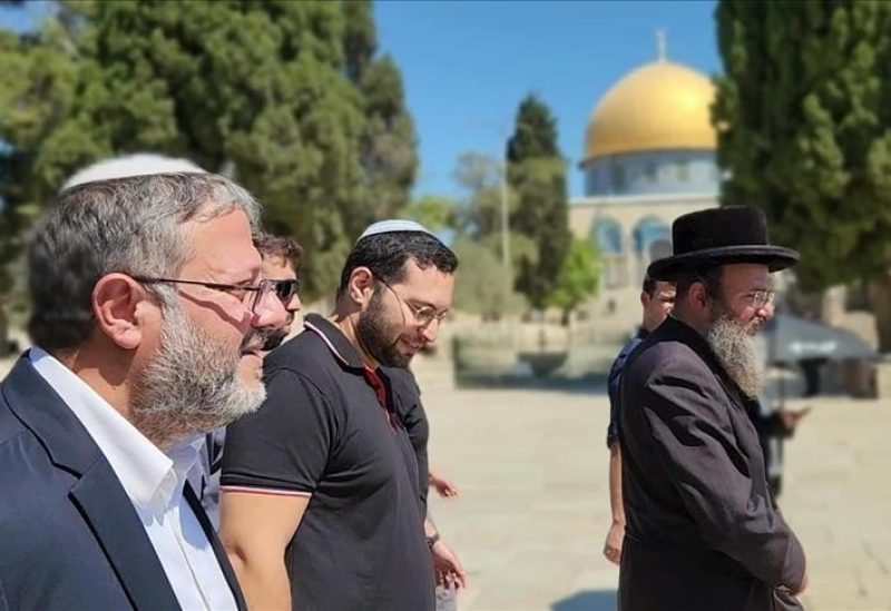 بن غفير خلال اقتحامه للمسجد الأقصى. الأناضول