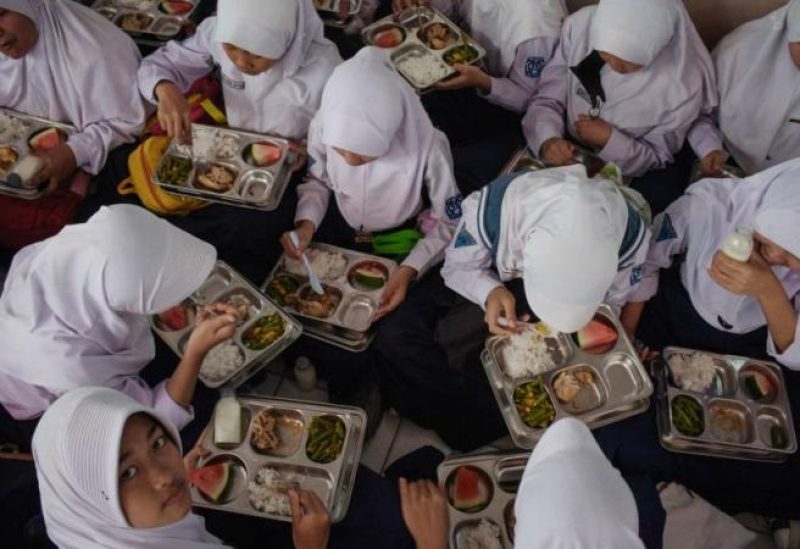 أُصيب نحو 400 طفل بالإعياء بعد تناول وجبات مدرسية مجانية في إقليم بنكولو غرب إندونيسيا