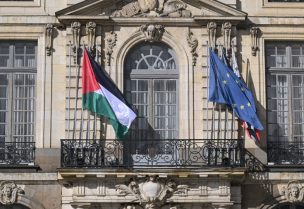 بلديات فرنسية ترفع العلم الفلسطيني