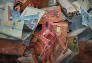 إيطاليا تفكك شبكة سورية متهمة بتحويل أموال المخدرات إلى ذهب