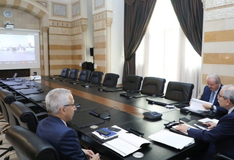 رئيس مجلس الوزراء الدكتور نواف سلام مع وزير المال ياسين جابر ووزير الاقتصاد عامر البساط