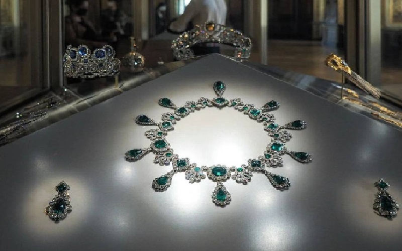 الادعاء الفرنسي: مجوهرات اللوفر المسروقة لم يتم العثور عليها حتى الآن