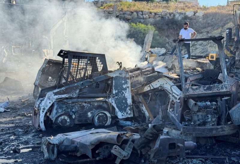 أضرار في جرافات في جنوب لبنان بعد غارات جوية إسرائيلية