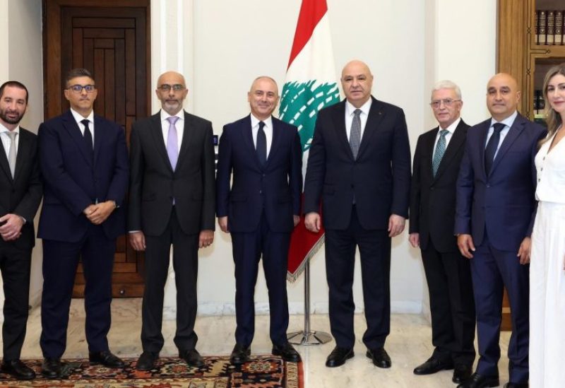 الرئيس جوزاف عون رئيس حزب "حركة التغيير" ايلي محفوض مع وفد من الحزب
