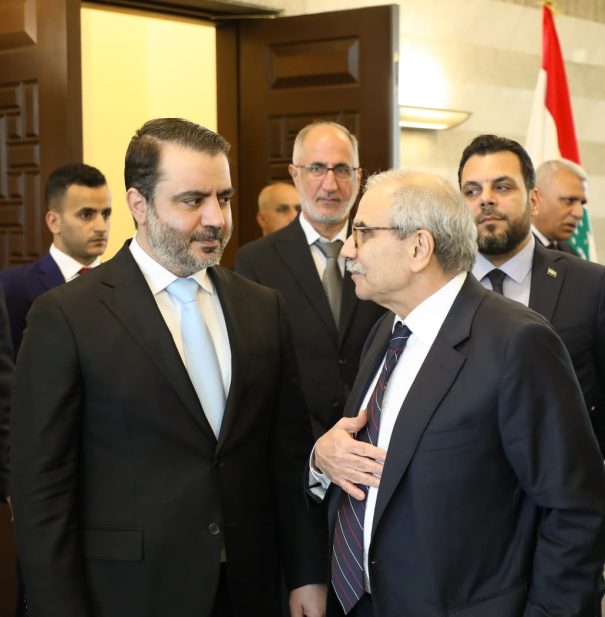 رئيس مجلس الوزراء الدكتور نواف سلام مع وزير الخارجية والمغتربين في الجمهورية العربية السورية أسعد حسن الشيباني