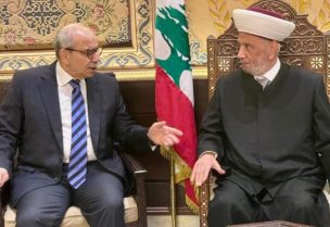 مفتي الجمهورية اللبنانية الشيخ عبد اللطيف دريان في دار الفتوى ورئيس مجلس الوزراء نواف سلام