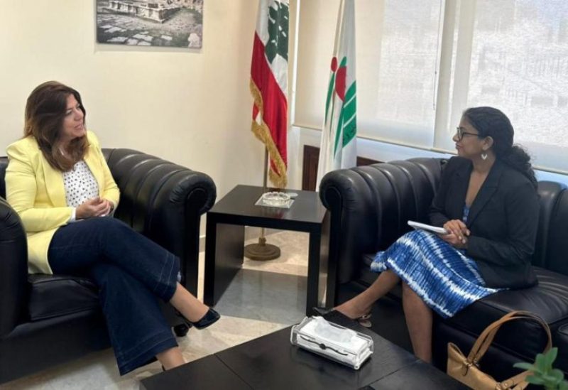 وزيرة الشباب والرياضة نورا بايراقداريان، السيدة انانديتا فيليبوس ممثلة صندوق الامم المتحدة للسكان في لبنان