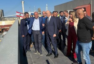 وزير الداخلية والبلديات أحمد الحجار مرفأ طرابلس، يرافقه محافظ لبنان الشمالي بالإنابة إيمان الرافعي، حيث كان في استقبالهما مدير المرفأ أحمد تامر
