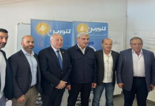 وزير الصناعة جو عيسى الخوري اثناء زيارته لشركة "مياه تنورين