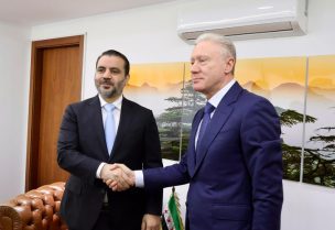 وزير الخارجية اللبناني يوسف رجي ووزير الخارجية السوري أسعد الشيباني