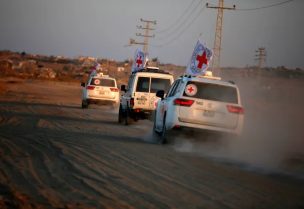 الصليب الأحمر يتسلم 4 جثامين أسرى إسرائيليين بغزة