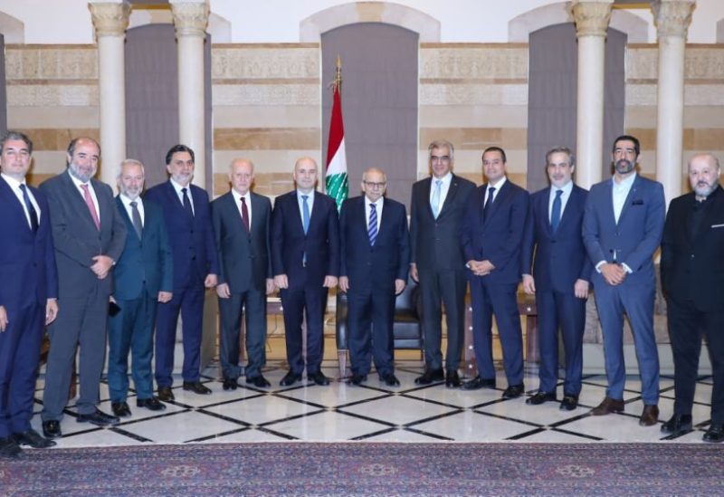 رئيس مجلس الوزراء نواف سلام وفدا من النواب الموقعين على اقتراح قانون تصويت المغتربين