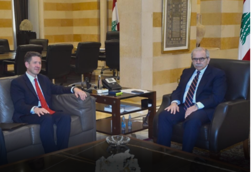رئيس مجلس الوزراء الدكتور نواف سلام و المدير السياسي والمدير العام للشؤون الجيوسياسية في وزارة الخارجية