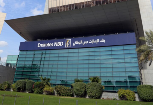 المقر الرئيسي لبنك الإمارات دبي الوطني في دبي-رويترز