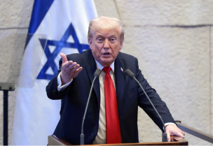 الرئيس الأمريكي دونالد ترامب يلقي خطابا أمام الكنيست في القدس يوم الاثنين.