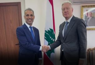 وزير الخارجية يوسف رجي وسفير سلطنة عمان أحمد السعيدي