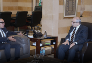 رئيس مجلس الوزراء الدكتور نواف سلام والسفير المصري في لبنان علاء موسى