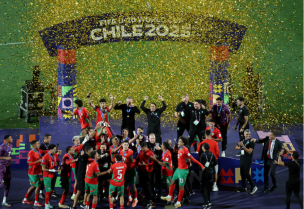 لاعبو منتخب المغرب تحت 20 عاما يحتفلون بتتويج فريقهم بلقب كأس العالم لكرة القدم للشباب 2025