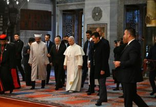 البابا ليو يزور المسجد الأزرق في إسطنبول لأول مرة كزعيم للكنيسة الكاثوليكية