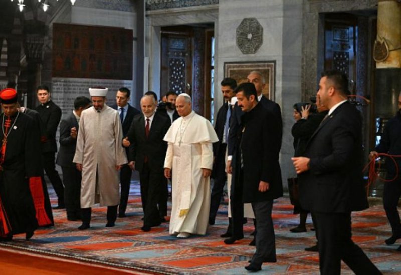 البابا ليو يزور المسجد الأزرق في إسطنبول لأول مرة كزعيم للكنيسة الكاثوليكية