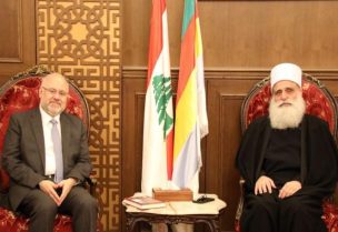 الشيخ سامي أبي المنى في دار الطائفة في بيروت، وزير الصحة العامة السابق الدكتور فراس الأبيض