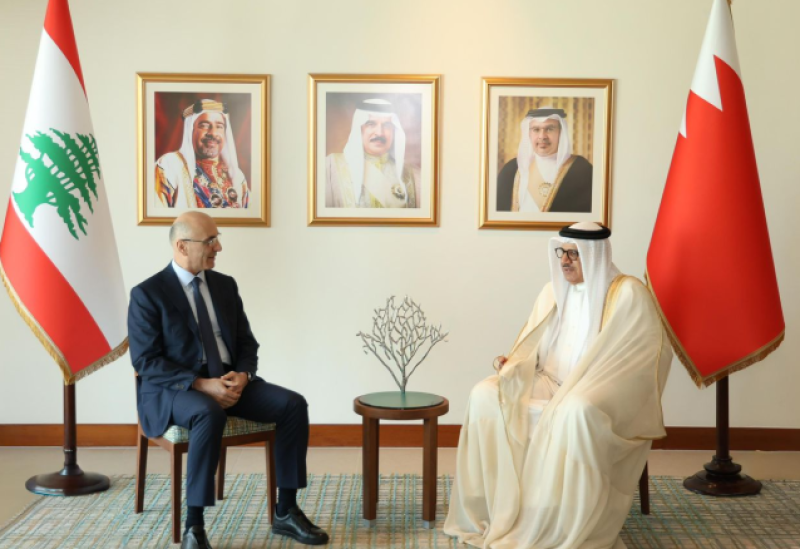 وزير الداخلية والبلديات أحمد الحجار ووزير الخارجية البحريني عبداللطيف بن راشد الزياني