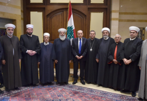 رئيس مجلس النواب نبيه بري يلتقي الوفد الروحي العكاري