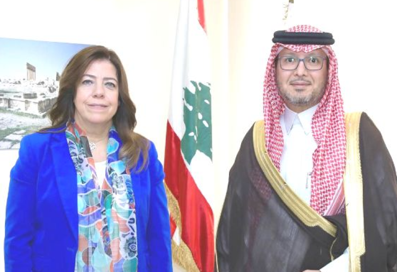 وزيرة الشباب والرياضة الدكتورة نورا بايراقداريان مع سفير المملكة العربية السعودية في لبنان وليد بخاري
