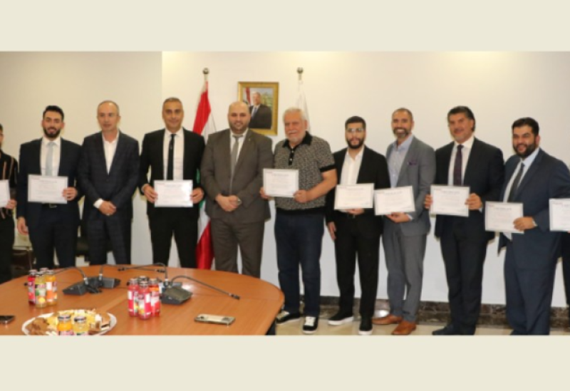 وزير الصحة العامة الدكتور ركان ناصر الدين مع الفريق الطبي اللبناني القادم من مدينة ديترويت في الولايات المتحدة الأميركية