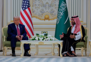 ولي العهد السعودي الأمير محمد بن سلمان يجتمع مع الرئيس الأمريكي دونالد ترامب في الرياض - رويترز