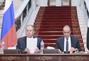 وزير الخارجية المصري بدر عبد العاطي مع نظيره الروسي سيرغي لافروف. روسيا اليوم