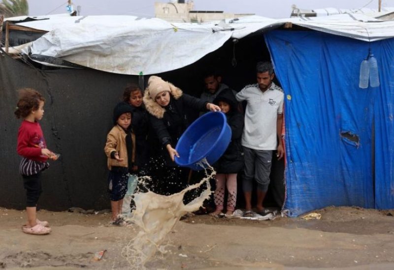 البرد يفتك بأطفال النزوح بغزة